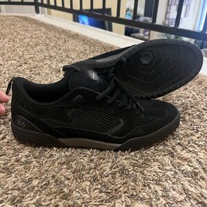 éS footwear skateboard men’s 9.5